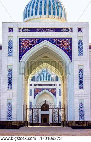 Dushanbe, Tajikistan - August 11, 2022: White Building Of Central Cathedral Mosque Of Dushanbe With 