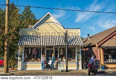 Old Town View With Old Shops On A Sunny Summer Day In Duncan Bc Canada. Real People On A Street Of O