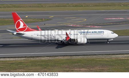 Istanbul, Turkiye - September 17, 2022: Turkish Airlines Boeing 737-9max (60065) Landing To Istanbul
