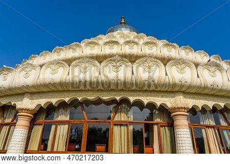 Bangalore, India - 09.01.2023: Close Up Of A Beautiful Roof Architecture Of The Art Of Living Ashram