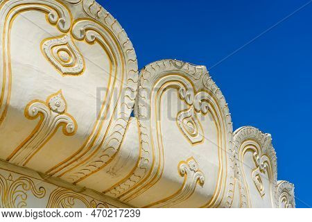 Bangalore, India - 09.01.2023: Close Up Of A Beautiful Roof Architecture Of The Art Of Living Ashram