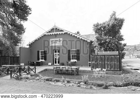 Loxton, South Africa - Sep 2, 2022: A Street Scene, With A Coffee Shop, In Loxton In The Northern Ca