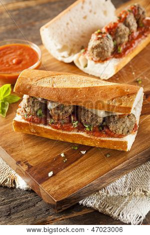 Heiß und hausgemachte würzigen Frikadelle Sub Sandwich