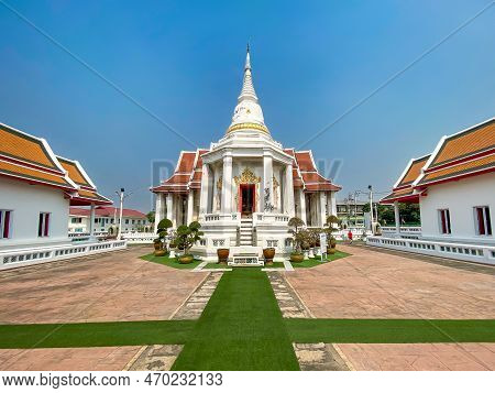 Hall Of Temple Of Wat Pradoo Chimplee In Bangkok