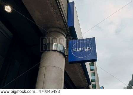 London, Uk - February 02, 2023: Name Sign Outside Currys Store In City Of London. Currys Is An Elect