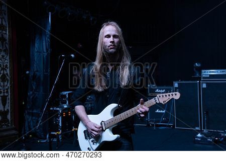 Mt. Clemens, Michigan -usa- January 28, 2023: Xyz Performing At The Emerald Theatre As Special Guest
