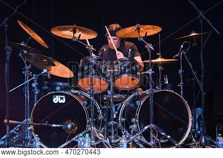 Mt. Clemens, Michigan -usa- January 28, 2023: Xyz Performing At The Emerald Theatre As Special Guest