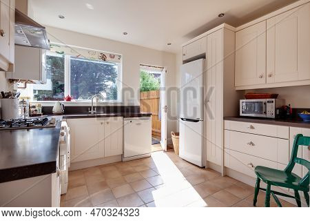 Cambridge, England - August 31 1018: Traditional Modern Fitted Kitchen With Freestanding Refrigerato