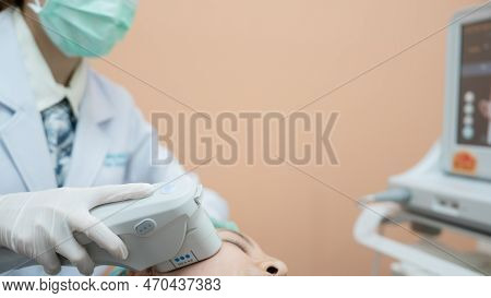 Beautician Procedure By Electric Device,ultrasound Therapy Treatment For Skin Tightening In Aestheti