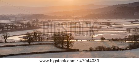 冷ややかなバレーの日の出