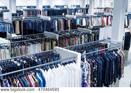 Moscow, Russia - August 15, 2008: Angar Boutique Clothes Outlet, Luxury And Fashionable Interior Of 