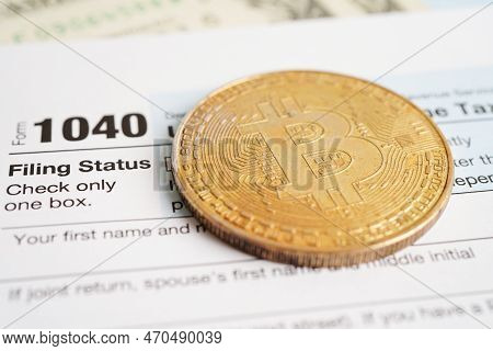 Tax Form 1040 U.s. Individual Income Tax Return And Bitcoin, Business Finance, Digital Currency, Vir