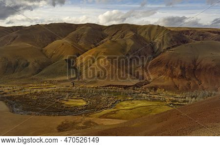 Russia. The South Of Western Siberia, The Altai Mountains. Picturesque Autumn View Of The Valley Of 