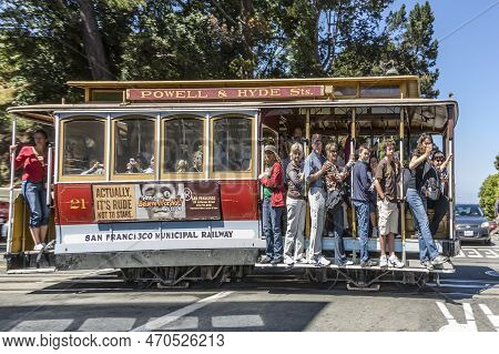 San Francisco, Usa - July 23, 2008: :  The Cable Car Passes The Powell Street In Rush Hour Full Of P