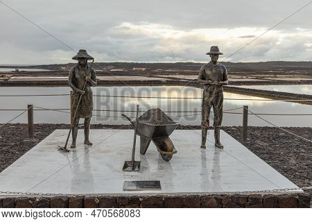 Janubio, Spain - January 30, 2023: Statue Sambolizing The Worker At The Salt Mine In Janubio, Lanzar