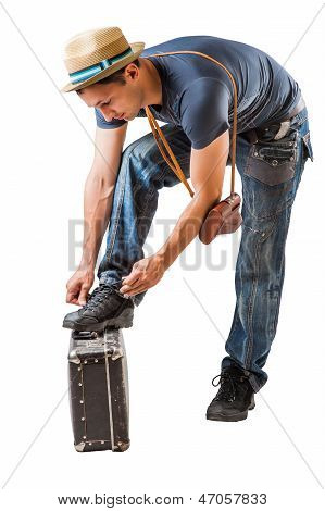 Joven guapo Casual viajero