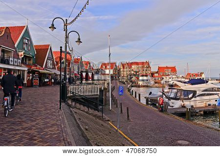 Volendam, Nederlandene