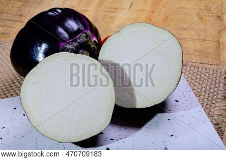 Fresh Ripe Sicilian Purple Globe Violetta Eggplants Vegetables Ready To Cook, Healthy Italian Food