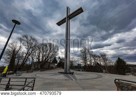 Gdynia, Poland - April 2022: Small Square With Viewpoint Kamienna Gora And Big Cross At Center