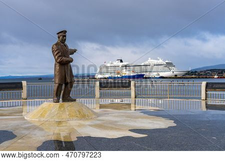 Punta Arenas, Chile - 27 January 2023: Statue Of Sir Ernest Shackleton Pointing At Viking Jupiter Cr