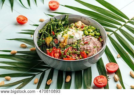 Roast Beef Pokeh With Poached Egg And Vegetables