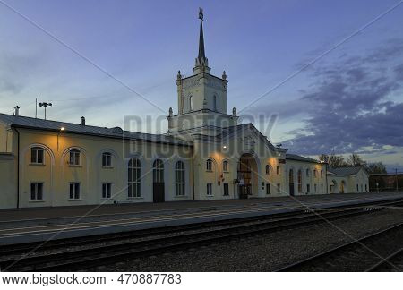 Dno, Russia - May 07, 2022: The Old Building Of The Dno Railway Station In May Twilight