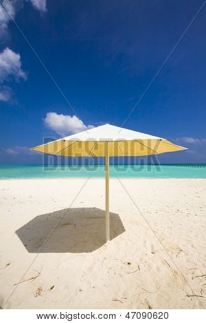 Parasol på stranden