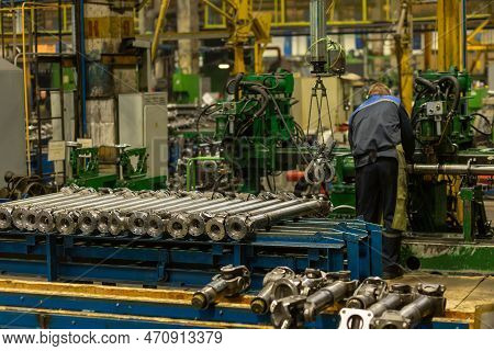 Cardan Shafts And Gimbal Transmissions Moving On Conveyor