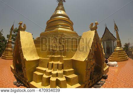 Kanchanaburi ,thailand - April 17,2016 : Golden Pagoda At Wat Somdet, A Historic Site In Amphoe Sang