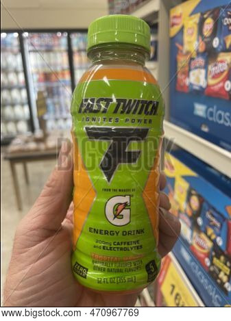 Grovetown, Ga Usa - 02 17 23: Grocery Store Hand Holding Gatorade Sports Drink Fast Twitch