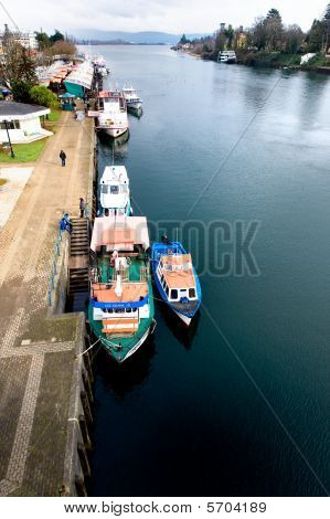 Bateaux et rivière