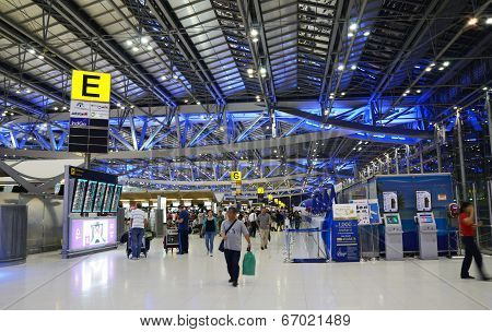 Bangkok, Thailand- Nov 21 : Passengers Walking In Suvarnaphumi Airport, Bangkok, Thaialnd