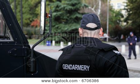 Gendarmery Officer tilbage