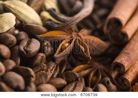 Zapach kawy. Składniki. Coffe Beens, anyżu, czekolady, kardamonem, cynamonem, cukier
