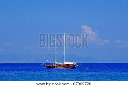 Sailing boat