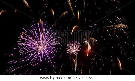 Une image de célébration de beaux feux d'artifice