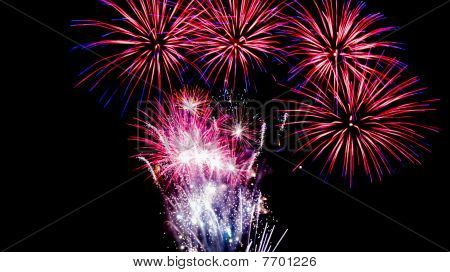 Une image de célébration de beaux feux d'artifice