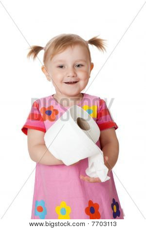 Bambina con carta igienica