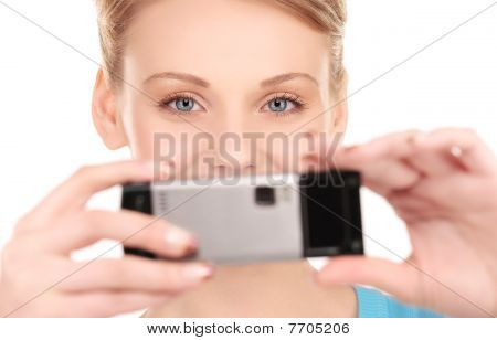 Donna felice con fotocamera telefono