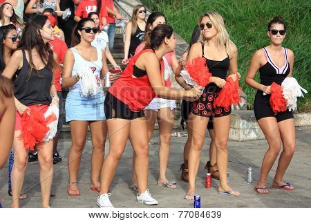 support group by brazilian football team prepare to the game, Sao Paolo