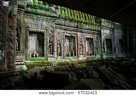 Ta Prohm Apsaras