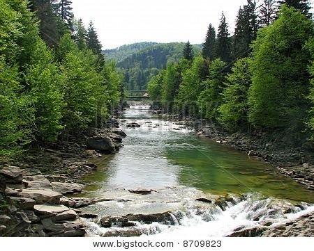 Karpatlar dağ Nehri