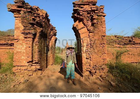 Burmese people in daily life