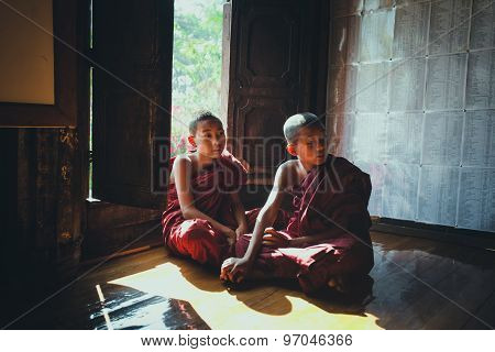 Buddhist novices in Old Teak Wood Shwe Yan Pyay