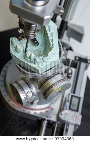 Machine For Surgical Dima Dental Prostheses