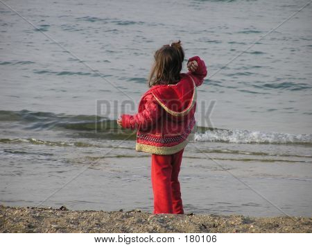 Kız taşı denize atma
