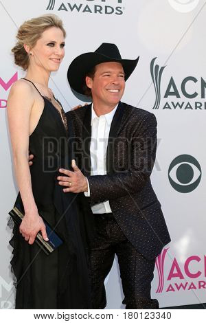 LAS VEGAS - APR 2:  Jessica Craig, Clay Walker at the Academy of Country Music Awards 2017 at T-Mobile Arena on April 2, 2017 in Las Vegas, NV