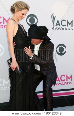 LAS VEGAS - APR 2:  Jessica Craig, Clay Walker at the Academy of Country Music Awards 2017 at T-Mobile Arena on April 2, 2017 in Las Vegas, NV