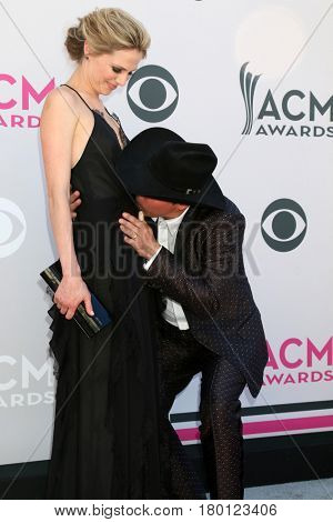 LAS VEGAS - APR 2:  Jessica Craig, Clay Walker at the Academy of Country Music Awards 2017 at T-Mobile Arena on April 2, 2017 in Las Vegas, NV