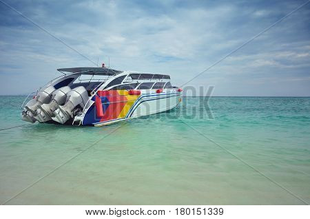 Speed ​​boat anchored in the sea. 
To wait to take tourists to another place.